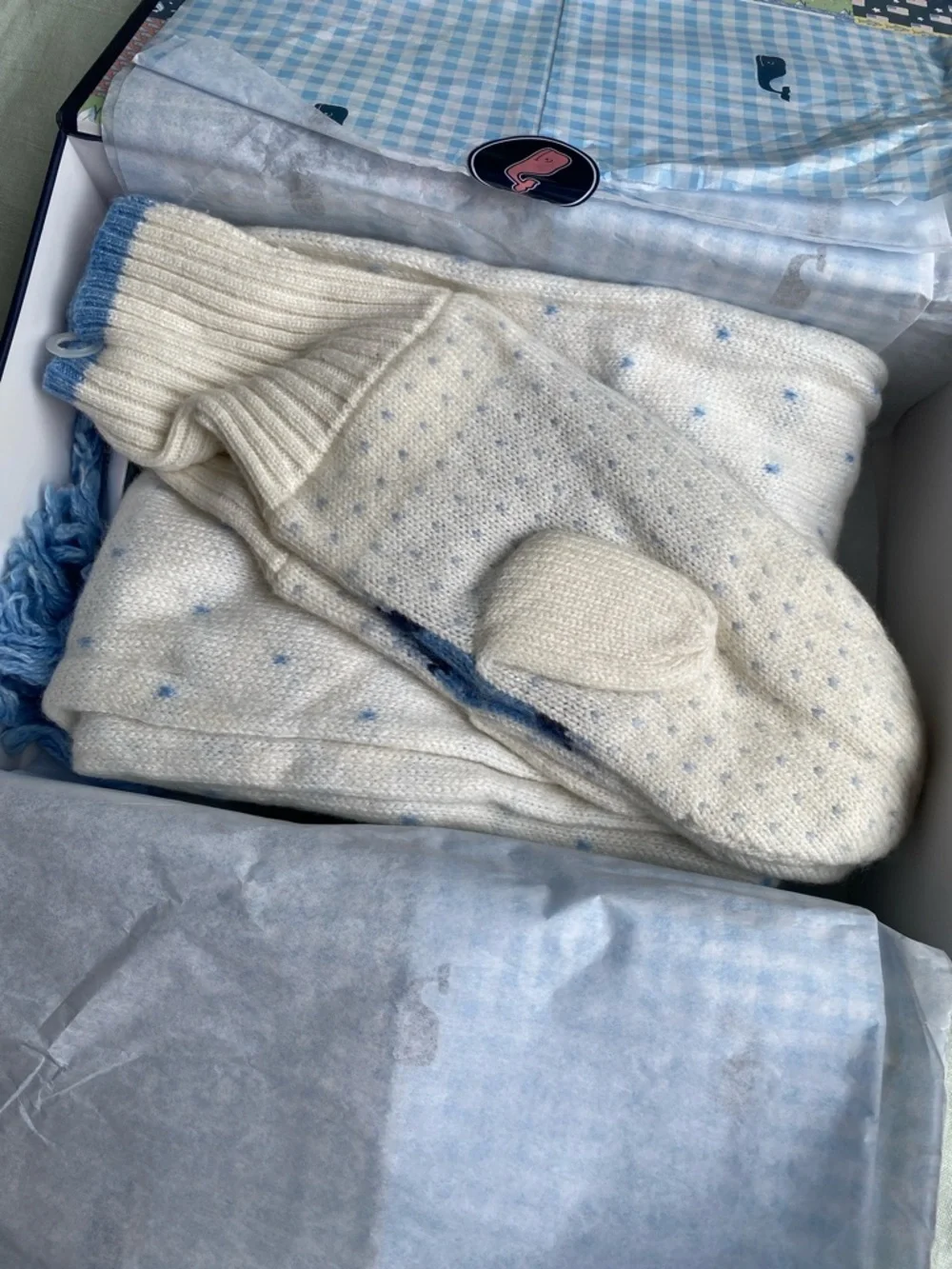 NWT Vineyard Vines blue & white fair isle wool blend whale scarf & mittens set